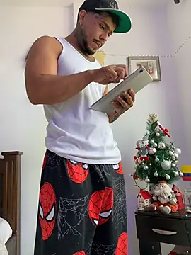 Snapshot of DeimonOficial chatting on 12/14/25, 04:34 DeimonOficial online show from 12/14/25, 04:34