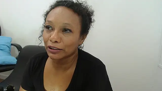 Queen Naomi online show from 09/11/25, 07:58
