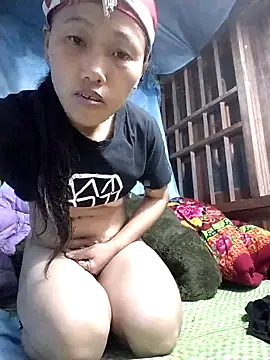 Snapshot of PhamPm70 chatting on 11/19/25, 11:21 PhamPm70 online show from 11/19/25, 11:21