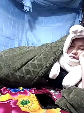 Snapshot of PhamPm70 chatting on 12/18/25, 01:06 PhamPm70 online show from 12/18/25, 01:06