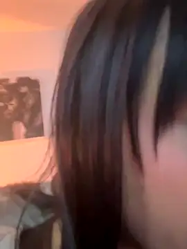 Snapshot of Aleja_ruizz chatting on 09/22/25, 03:52 Aleja ruizz online show from 09/22/25, 03:52