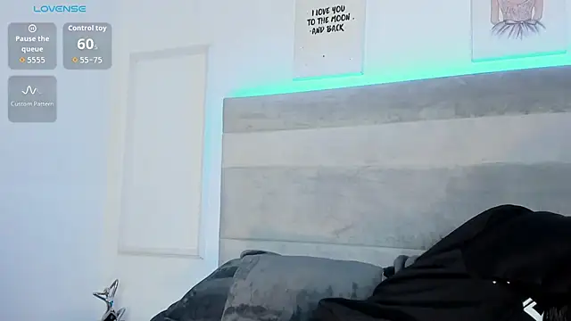 Snapshot of Aleja_ruizz chatting on 10/17/25, 10:12 Aleja ruizz online show from 10/17/25, 10:12