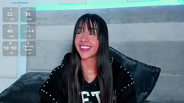 Snapshot of Aleja_ruizz chatting on 10/18/25, 10:16 Aleja ruizz online show from 10/18/25, 10:16