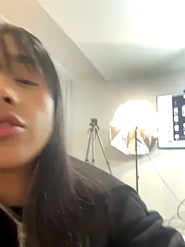 Snapshot of Aleja_ruizz chatting on 10/26/25, 05:57 Aleja ruizz online show from 10/26/25, 05:57