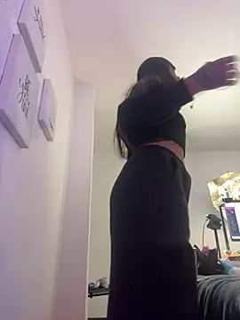 Snapshot of Aleja_ruizz chatting on 10/30/25, 06:48 Aleja ruizz online show from 10/30/25, 06:48