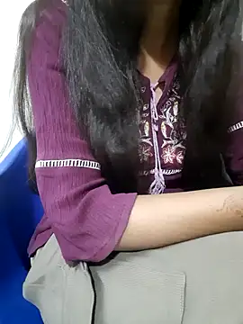 Aarti-kumri online show from 10/16/25, 02:29