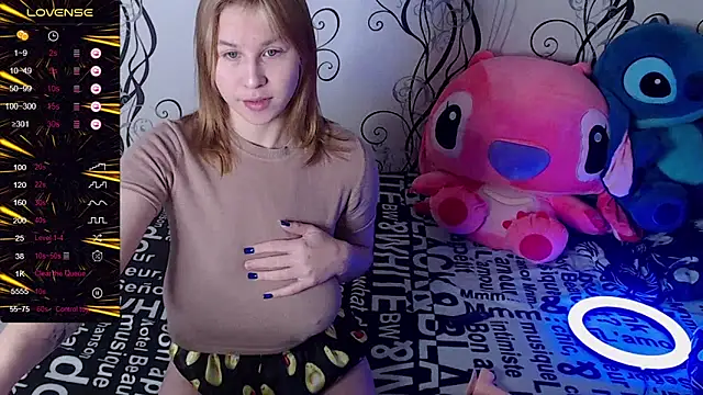 Snapshot of RoyAngela chatting on 10/05/25, 07:28 RoyAngela online show from 10/05/25, 07:28