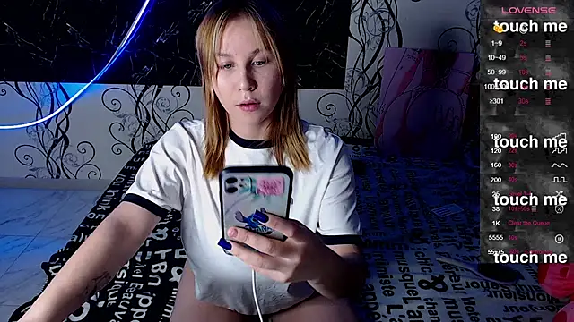 Snapshot of RoyAngela chatting on 10/11/25, 07:34 RoyAngela online show from 10/11/25, 07:34