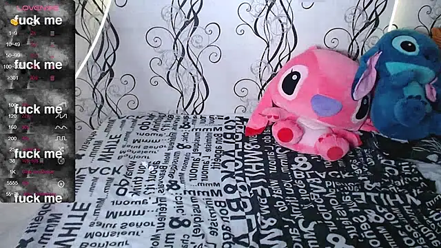 Snapshot of RoyAngela chatting on 10/22/25, 01:11 RoyAngela online show from 10/22/25, 01:11