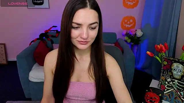 MyEllaLuvs online show from 10/27/25, 09:19