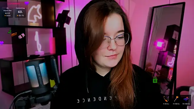 nika-still online show from 12/15/25, 08:57