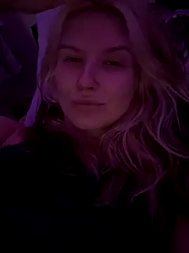 Snapshot of EileenKenner chatting on 10/16/25, 08:54 EileenKenner online show from 10/16/25, 08:54