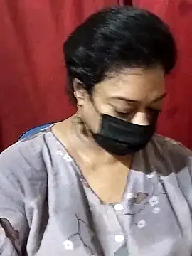 Snapshot of surekha-30 chatting on 06/18/26, 05:39 surekha-30 online show from 06/18/26, 05:39