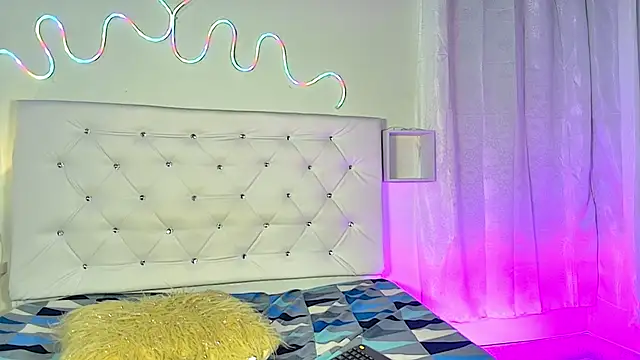 Snapshot of tatixxxvega chatting on 09/19/25, 01:34 tatixxxvega online show from 09/19/25, 01:34