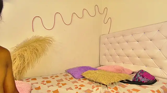 Snapshot of tatixxxvega chatting on 10/25/25, 01:18 tatixxxvega online show from 10/25/25, 01:18