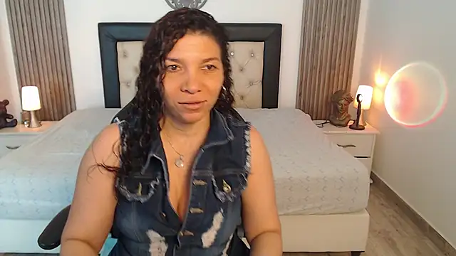 Snapshot of Serena_Houstonn chatting on 12/20/25, 11:17 Serena Houstonn online show from 12/20/25, 11:17