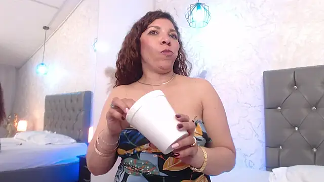 Snapshot of Serena_Houstonn chatting on 05/13/26, 10:27 Serena Houstonn online show from 05/13/26, 10:27