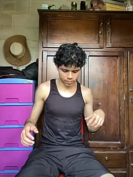 Snapshot of Axel-Mejia chatting on 10/19/25, 05:46 Axel-Mejia online show from 10/19/25, 05:46