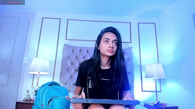 Snapshot of Leilani- chatting on 09/16/25, 12:06 Leilani- online show from 09/16/25, 12:06