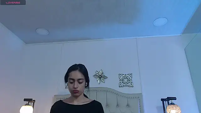 Snapshot of Leilani- chatting on 10/21/25, 11:11 Leilani- online show from 10/21/25, 11:11