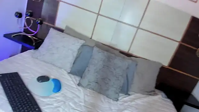 Snapshot of sofiagomez__ chatting on 09/15/25, 08:20 sofiagomez online show from 09/15/25, 08:20