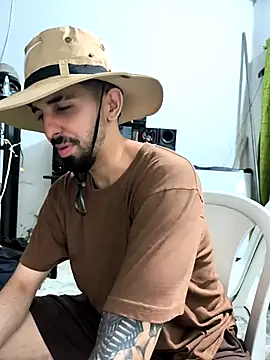 Snapshot of giannis090 chatting on 10/03/25, 04:42 giannis090 online show from 10/03/25, 04:42