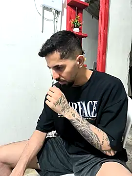 Snapshot of giannis090 chatting on 10/06/25, 05:32 giannis090 online show from 10/06/25, 05:32