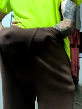 Snapshot of giannis090 chatting on 10/07/25, 05:37 giannis090 online show from 10/07/25, 05:37