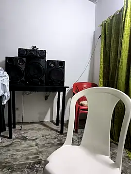 Snapshot of giannis090 chatting on 10/11/25, 04:22 giannis090 online show from 10/11/25, 04:22