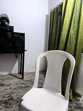 Snapshot of giannis090 chatting on 10/14/25, 04:02 giannis090 online show from 10/14/25, 04:02