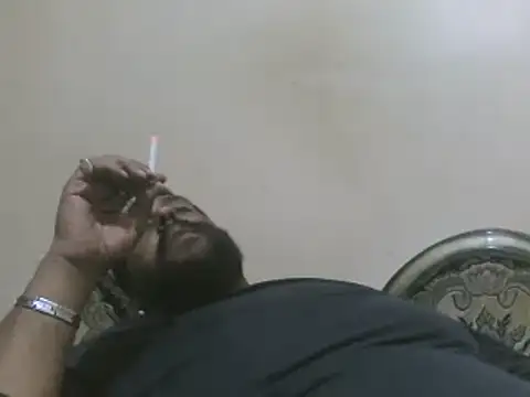 Snapshot of elpoop7305 chatting on 10/22/25, 10:09 elpoop7305 online show from 10/22/25, 10:09