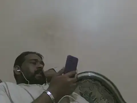 Snapshot of elpoop7305 chatting on 10/23/25, 10:58 elpoop7305 online show from 10/23/25, 10:58