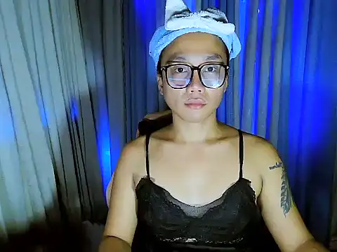 YourNikkieXxx online show from 07/15/26, 12:32