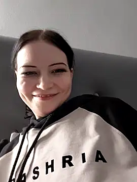 Snapshot of DragonFoxie chatting on 10/15/25, 10:10 DragonFoxie online show from 10/15/25, 10:10