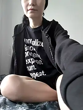 DragonFoxie online show from 11/10/25, 10:25