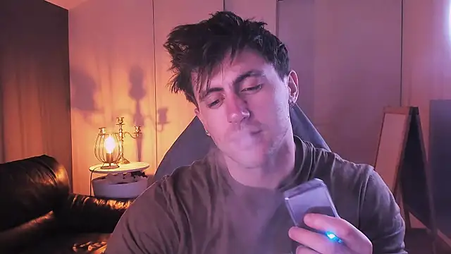 Snapshot of Oscar_Miller_ chatting on 09/16/25, 09:16 Oscar Miller online show from 09/16/25, 09:16