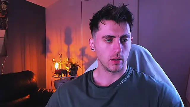 Snapshot of Oscar_Miller_ chatting on 10/04/25, 09:02 Oscar Miller online show from 10/04/25, 09:02