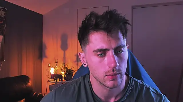 Snapshot of Oscar_Miller_ chatting on 10/05/25, 09:02 Oscar Miller online show from 10/05/25, 09:02