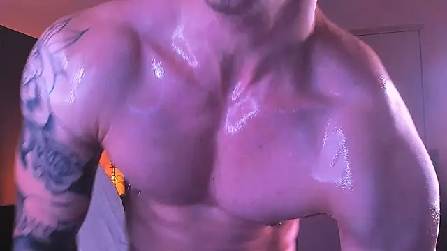 Snapshot of Oscar_Miller_ chatting on 10/12/25, 09:14 Oscar Miller online show from 10/12/25, 09:14