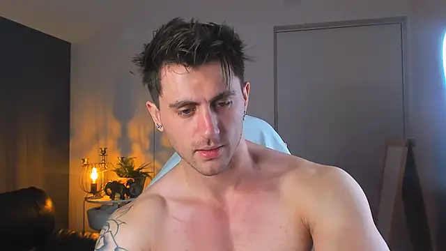 Snapshot of Oscar_Miller_ chatting on 10/19/25, 09:04 Oscar Miller online show from 10/19/25, 09:04