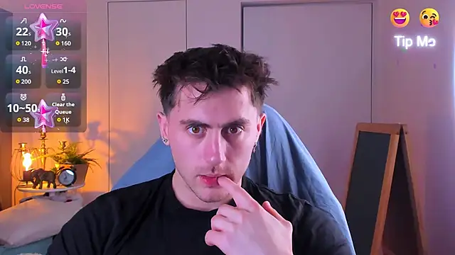 Snapshot of Oscar_Miller_ chatting on 11/14/25, 09:24 Oscar Miller online show from 11/14/25, 09:24