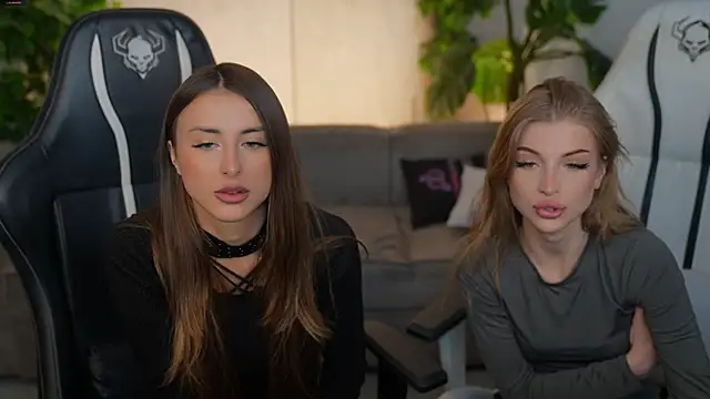 Snapshot of Luna_secretgirl chatting on 11/24/25, 11:54 Luna secretgirl online show from 11/24/25, 11:54