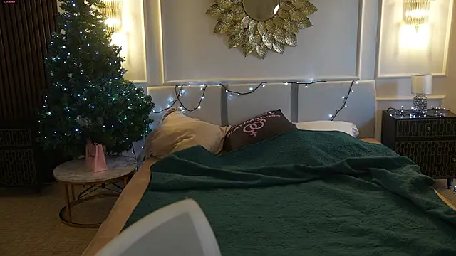 Snapshot of Luna_secretgirl chatting on 12/17/25, 08:31 Luna secretgirl online show from 12/17/25, 08:31