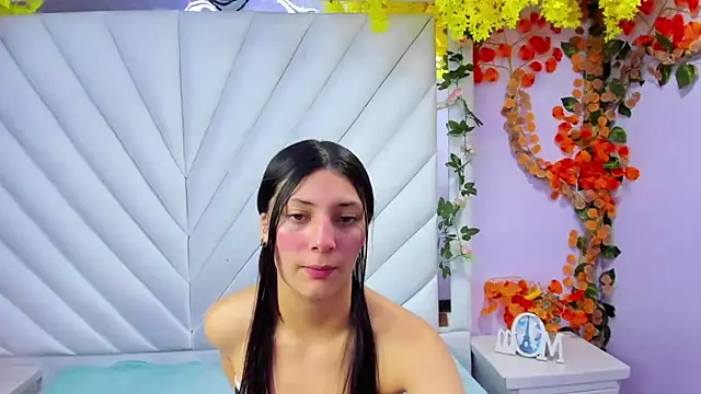  Luna Bennett online show from 10/12/25, 02:16