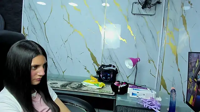 Luna Bennett online show from 05/30/26, 08:00