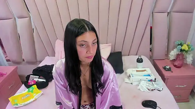  Luna Bennett online show from 06/05/26, 07:30