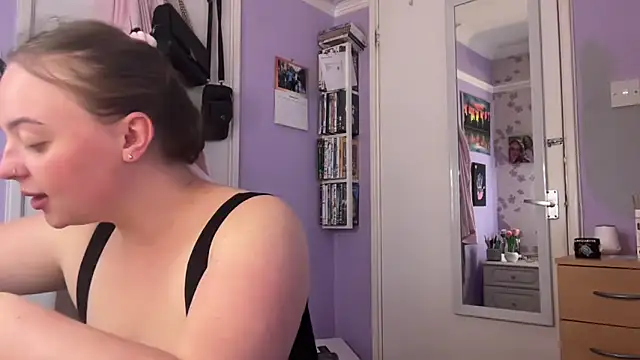 Snapshot of SexySashaxox chatting on 09/13/25, 01:22 SexySashaxox online show from 09/13/25, 01:22