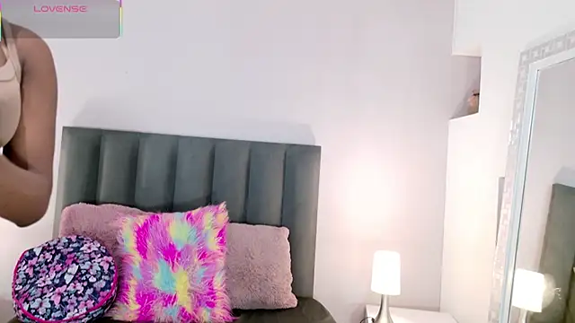 Snapshot of KendraChavez_ chatting on 09/19/25, 10:10 KendraChavez online show from 09/19/25, 10:10