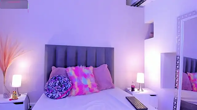 Snapshot of KendraChavez_ chatting on 09/23/25, 08:45 KendraChavez online show from 09/23/25, 08:45