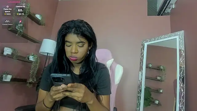 Snapshot of KendraChavez_ chatting on 10/19/25, 09:04 KendraChavez online show from 10/19/25, 09:04